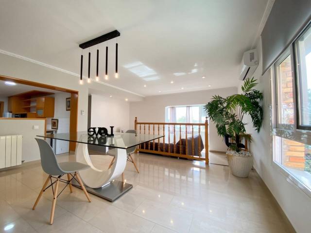 Espectacular piso de 140 m² con diseño abierto a dos alturas, gran suite y piscina en Torreforta