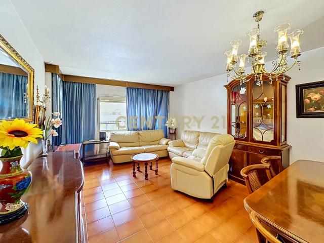 Espectacular Piso de 142 m2 y 3 Dormitorios en Calle Victoria