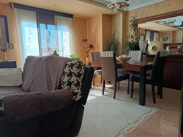 espectacular piso de 3 habitaciones, 2 baños,bestidor, barbacoa y cocina en terraza