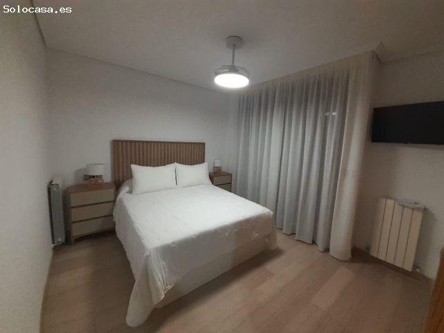ESPECTACULAR PISO DE ALQUILER CON GRAN PATIO PRIVADO, PISCINA, COCHERA Y TRASTERO