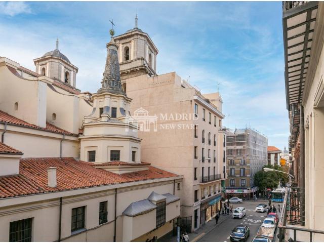 ¡Espectacular piso en venta en la calle Colegiata!
