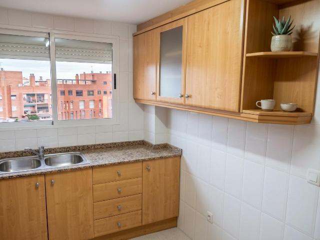 ESPECTACULAR PISO EN ALQUILER EN EL BARRIO DE SAN ISIDRO! LUZ, CONFORT Y UBICACIÓN INMEJORABLE