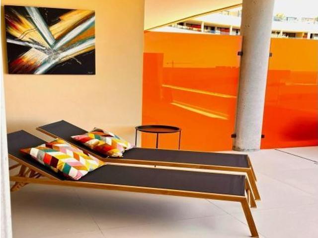 ESPECTACULAR PISO EN EL HIGUERÓN CON PISCINA Y GARAJE – URBANIZACIÓN PRIVADA – CERCA DEL MAR Y DEL T