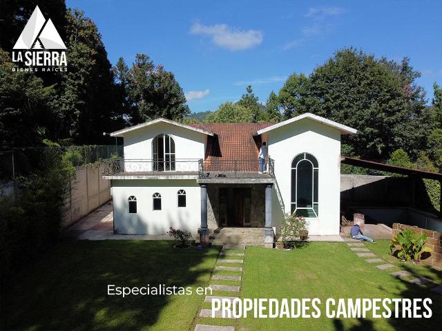 ESPECTACULAR QUINTA EN VETA CON CABA?AS