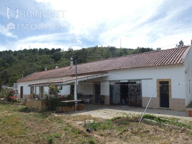 Espectacular quintinha, junto ao IC1, em S. Marcos da Serra, Silves