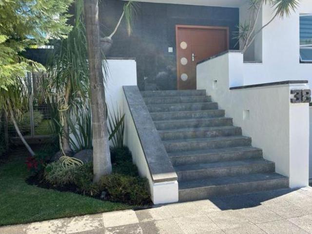 Espectacular Residencia con Sótano y Acabados de Lujo Jardin Real Zapopan Jalisco