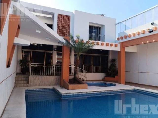 ESPECTACULAR RESIDENCIA EN VENTA EN EL BARRIO DE SANTA LUCÍA, CAMPECHE