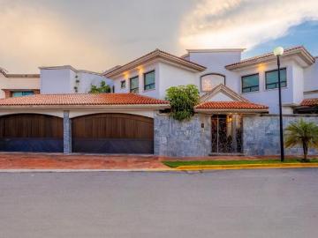 Espectacular Residencia en Venta en La Concepción Zavaleta