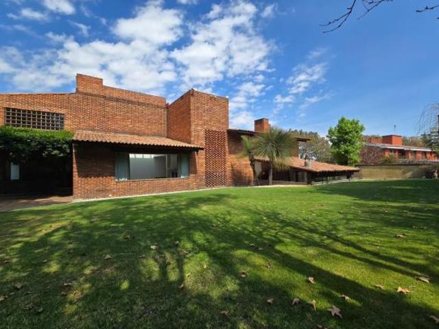 Espectacular Residencia en Cuajimalpa: Lujo, Estilo y Confort en un Solo Lugar