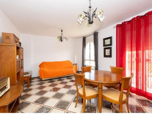 ¡Espectacular vivienda en Gójar con piscina propia!