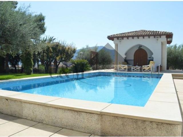 ESPECTACULAR VIVIENDA SITUADA EN ALCOY