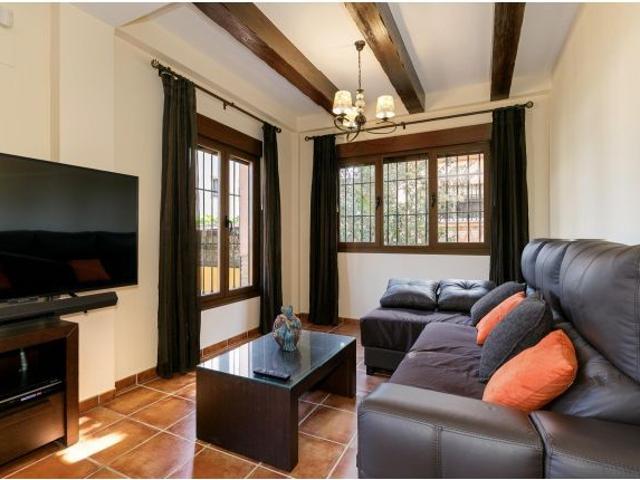 Espectacular vivienda pareada a la entrada a de Jun