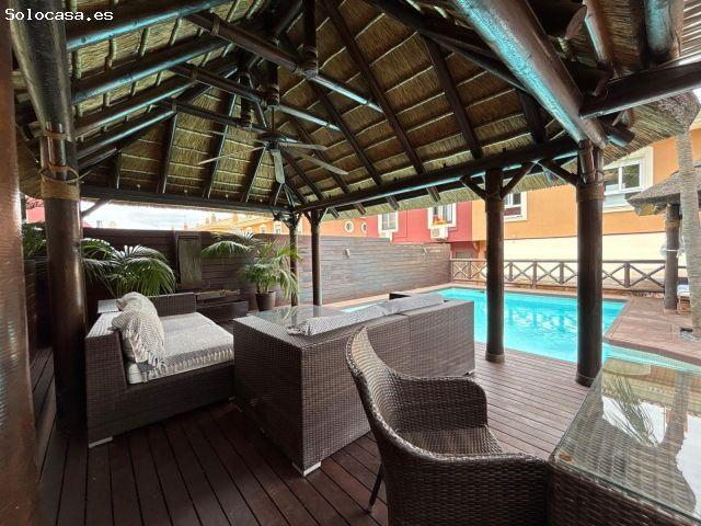 Espectacular vivienda pareada en La Capellanía: piscina, 4 dormitorios y excelentes calidades