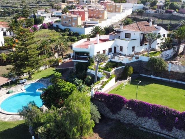 Espectacular villa con amplio terreno en la zona del Sauzal