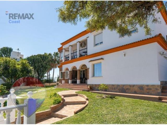 ESPECTACULAR VILLA CON VISTAS PANORÁMICAS EN LA CALA DEL MORAL