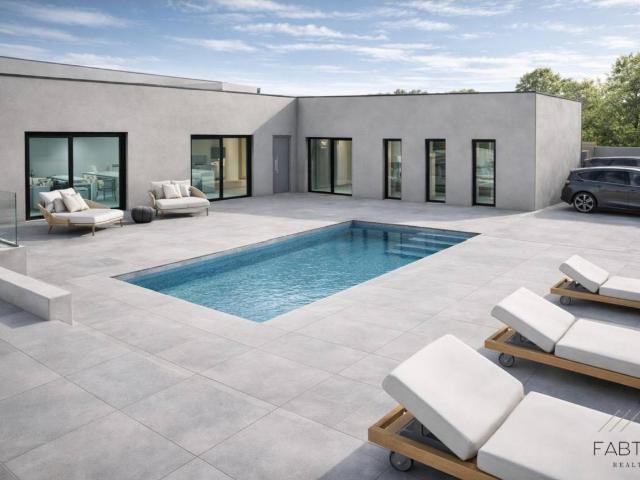 Espectacular Villa de Diseño con Piscina en Riells del Fai