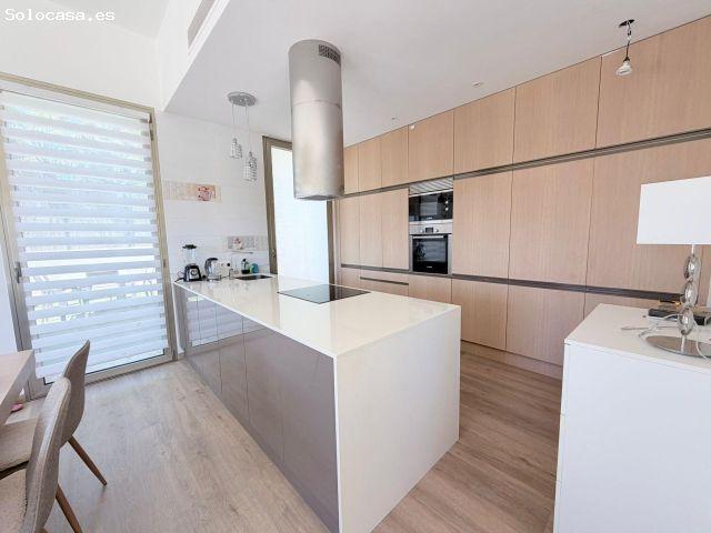 Espectacular Villa de Diseño con Vistas al Golf y Piscina Infinity en Entorno Exclusivo