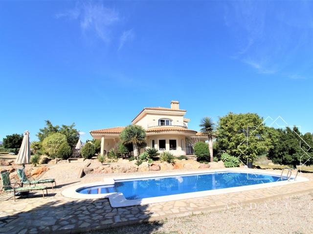 Espectacular villa de lujo construida con un gusto exquisito. 373m² Vera