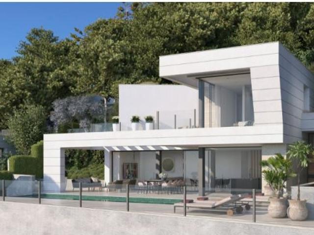 Espectacular villa de lujo de 4 dormitorios con piscina, jardines, aparcamiento