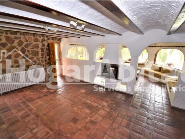 ESPECTACULAR VILLA DE LUJO EN URBANIZACIÓN PRIVADA