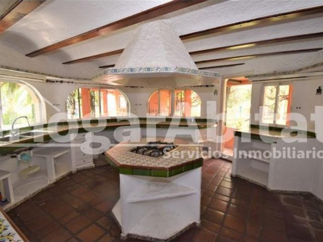 ESPECTACULAR VILLA DE LUJO EN URBANIZACIÓN PRIVADA