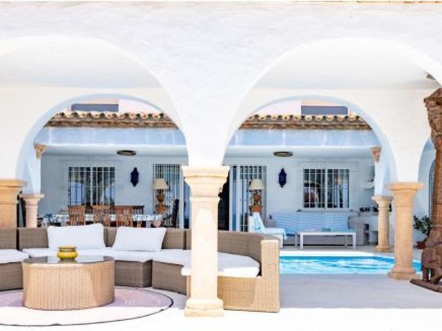 ESPECTACULAR VILLA DE LUJO EN ALQUILER EN 1ª LÍNEA DE PLAYA DE CABOPINO CON MARAVILLOSAS VISTAS AL M