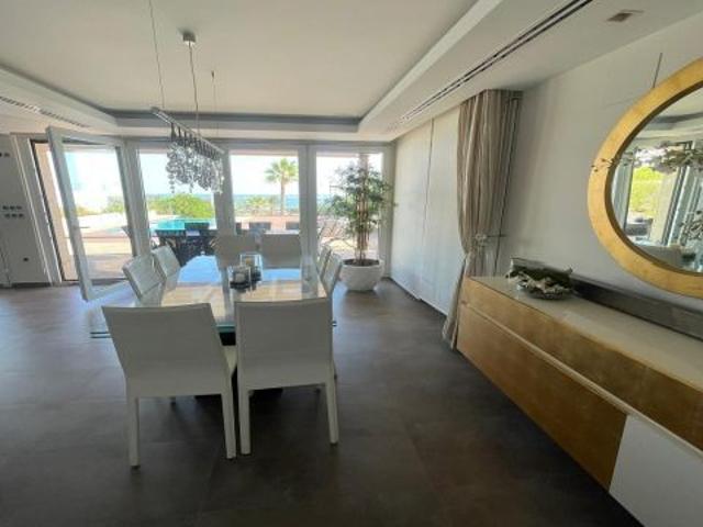 Espectacular Villa en 1º linea de Arenales del sol lujo