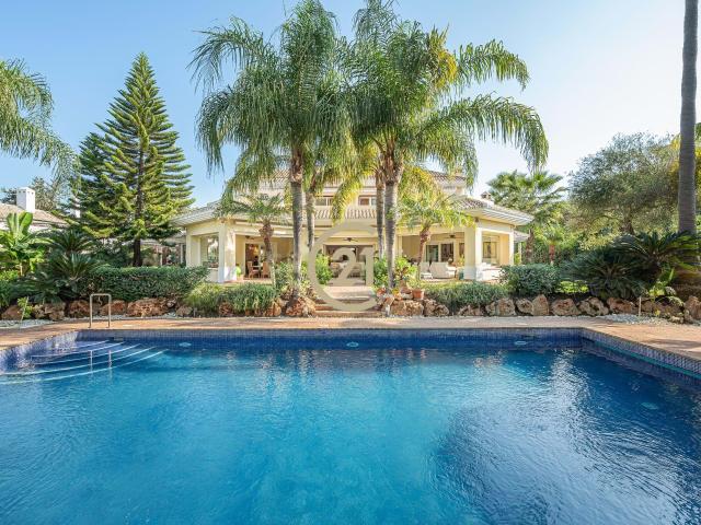 ESPECTACULAR VILLA EN GUADALMINA BAJA