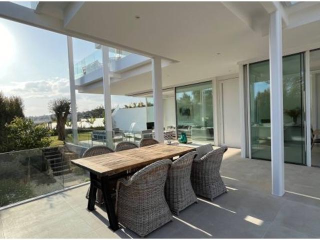 Espectacular Villa en venta con vistas al mar y montaña en Marbella. Málaga
