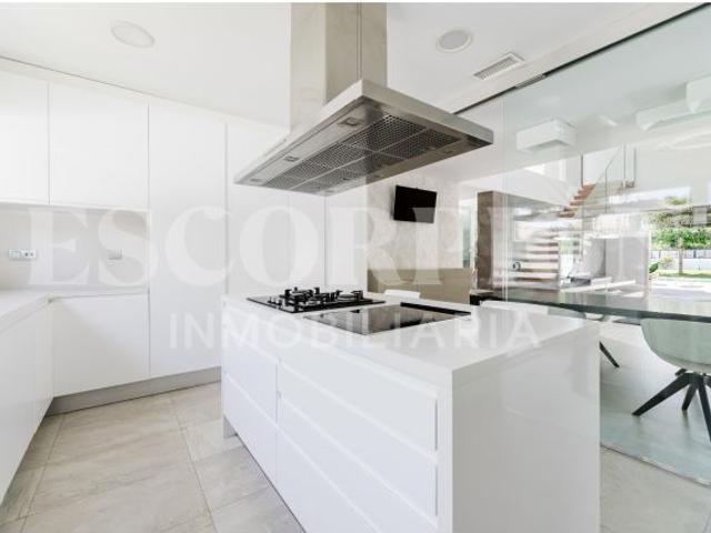 Espectacular villa independiente con gran parcela en Torre en Conill