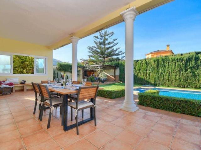 Espectacular villa mediterránea de alta calidad situada a 2k. 427m² Dénia