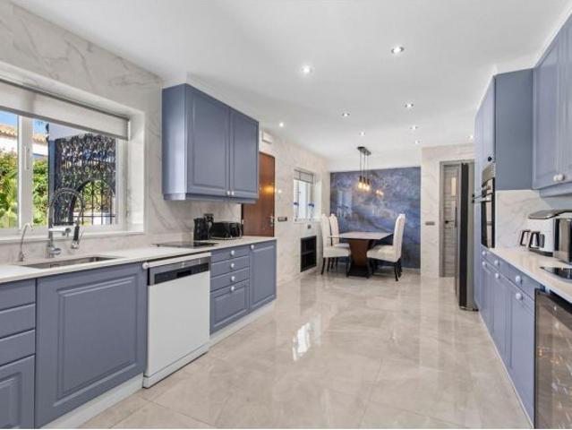 Espectacular Villa Renovada de 5 Dormitorios en Guadalmina Baja – Casasola