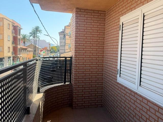 ESPECTACULAR Y AMPLIA VIVIENDA EN PRIMERA PLANTA CON GRAN BALCÓN, GARAJE Y TRASTERO EN COBATILLAS