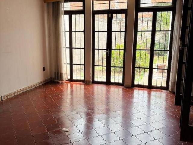 ESPECTACULAR Y CÉNTRICA CASA DE 5 HABITACIONES LAS CAMPANAS QUERÉTARO