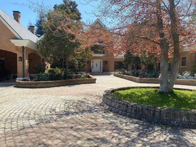 Espectacular y segura casa con parque de 2.3 ha