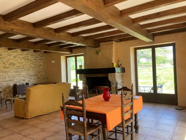 Esperaza, belle maison en pierre, 4 chambres, garage, terrai
