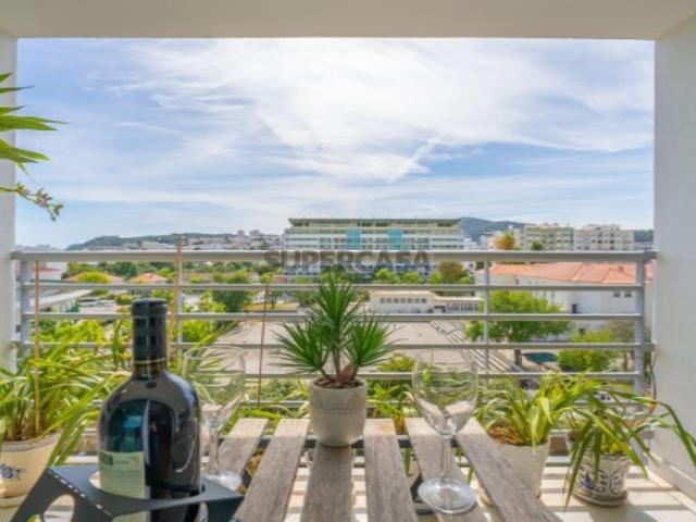 Espetacular T4 no Bairro do Liceu em Setúbal com 239m2, arrecadação e parqueamento. prédio de 2003