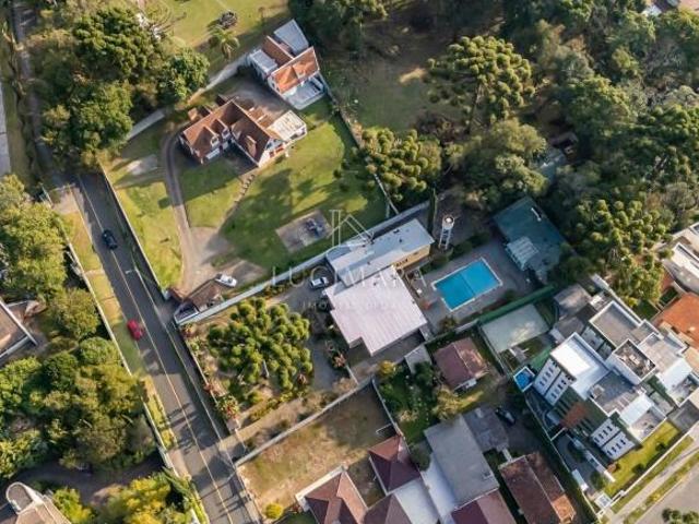 Espetacular Terreno de 3.515 m² com Residência de