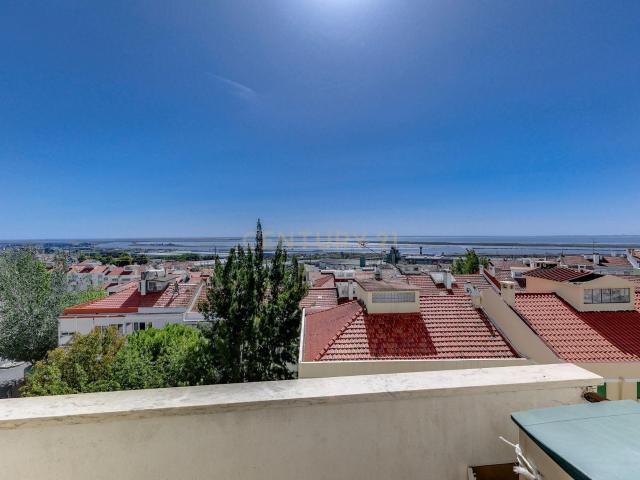 Espetacular Apartamento T2 em Santa Iria de Azóia – Vista Rio e Localização Premium!