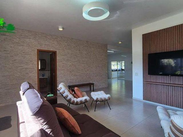Espetacular Casa Clean de 289m² – 3 Suítes e Amplo Terreno Face Norte