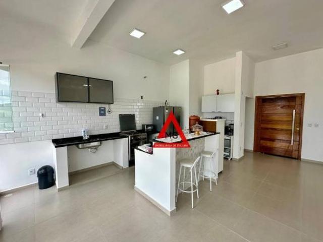 Espetacular Casa com 3 dormitórios, sendo uma suíte, no Residencial Vista Verde, em Piranguinho/MG