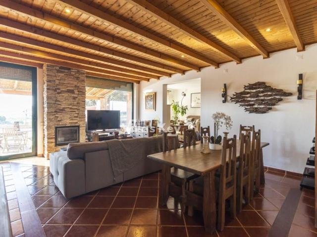 Espetacular casa de campo T4 com amplo terreno rústico 222m² Barão de são miguel