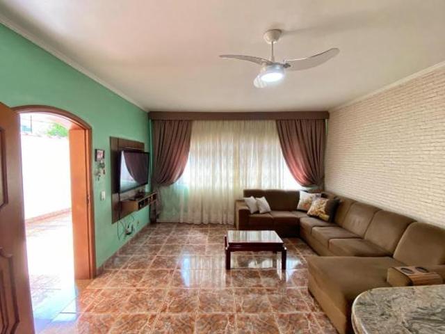 Casa para venda em Jardim Irajá com 3 quartos, sendo 1 suíte, 296m²