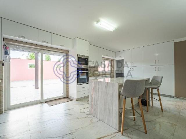 Espetacular Moradia Com 3 Suites 460m² Fânzeres e São Pedro da Cova