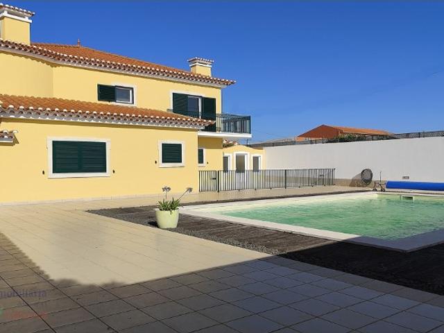 Espetacular moradia com vista de marT4 como nova, com piscina 10x6 metros, churrasqueira envidraçada e garagem