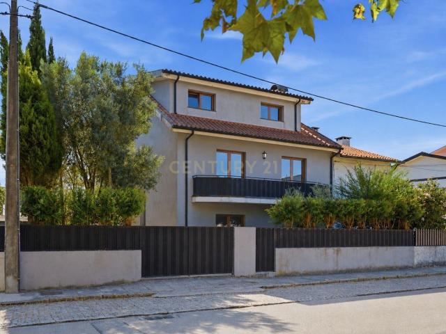 Espetacular Moradia T6 em Oliveira do Douro, Vila Nova de Gaia