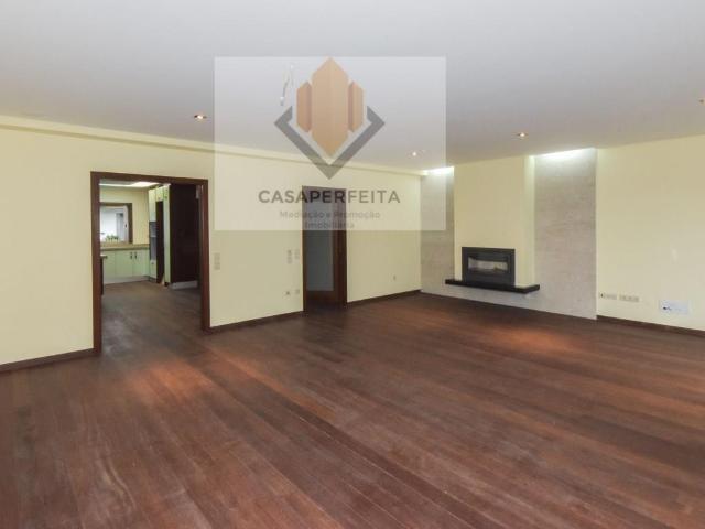 Espetacular Moradia V4 com bons acabamentos e boas áreas p. 315m² Vilar do paraíso