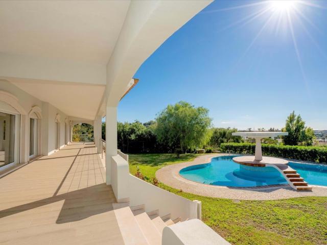 Espetacular moradia V6 com vista mar junto do centro de vila. 851m² Conceição e Estói
