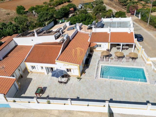 Espetacular Moradia V3 em suite + T2 com Piscina aquecida e Garagem em Vila Nova de Cacela