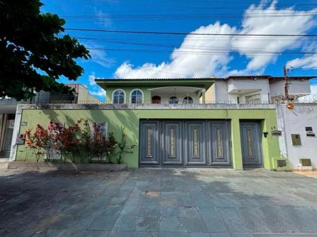 Espetacular Sobrado à Venda em Goiânia GO, no Jardim América 5 Quartos, 2 Suítes, 4 Salas, 5 Banhe